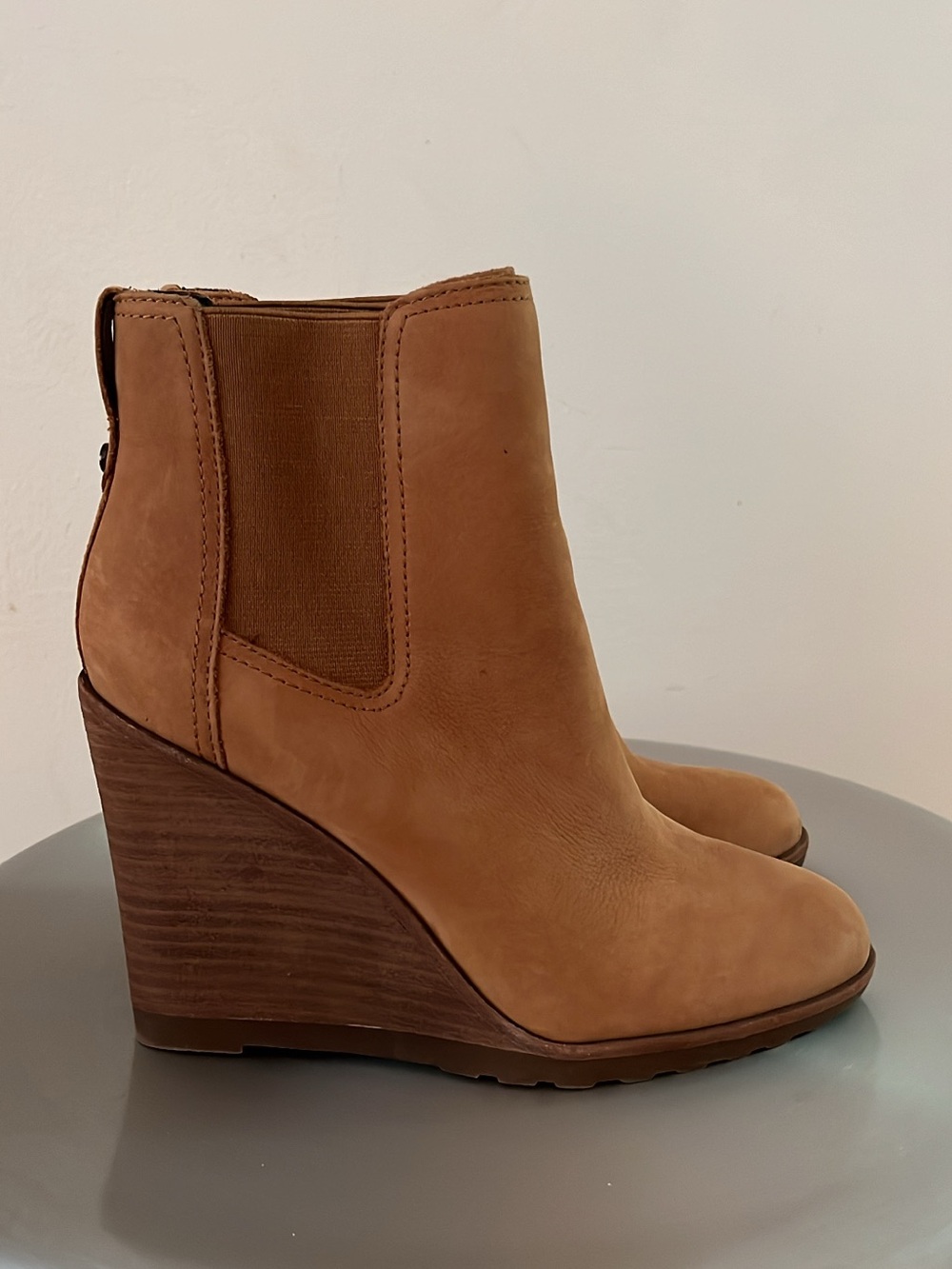 NWT ALDO Camel Chelsea Wedge Ankle Boots Size 6